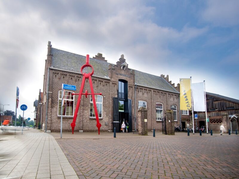 Foto van de buitenkant van het Cuypershuis